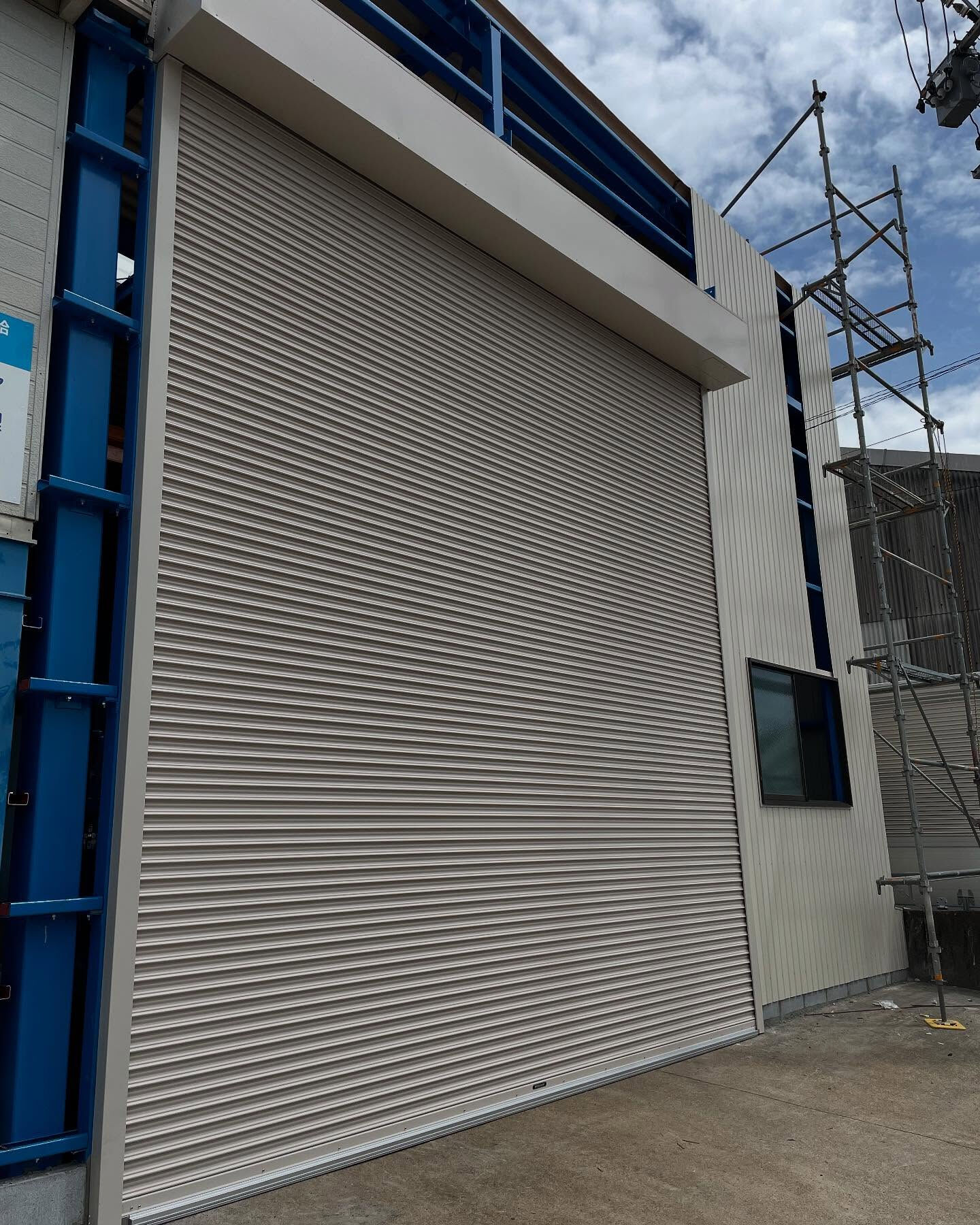 名古屋市南区で電動シャッターの取り付けをさせて頂きました