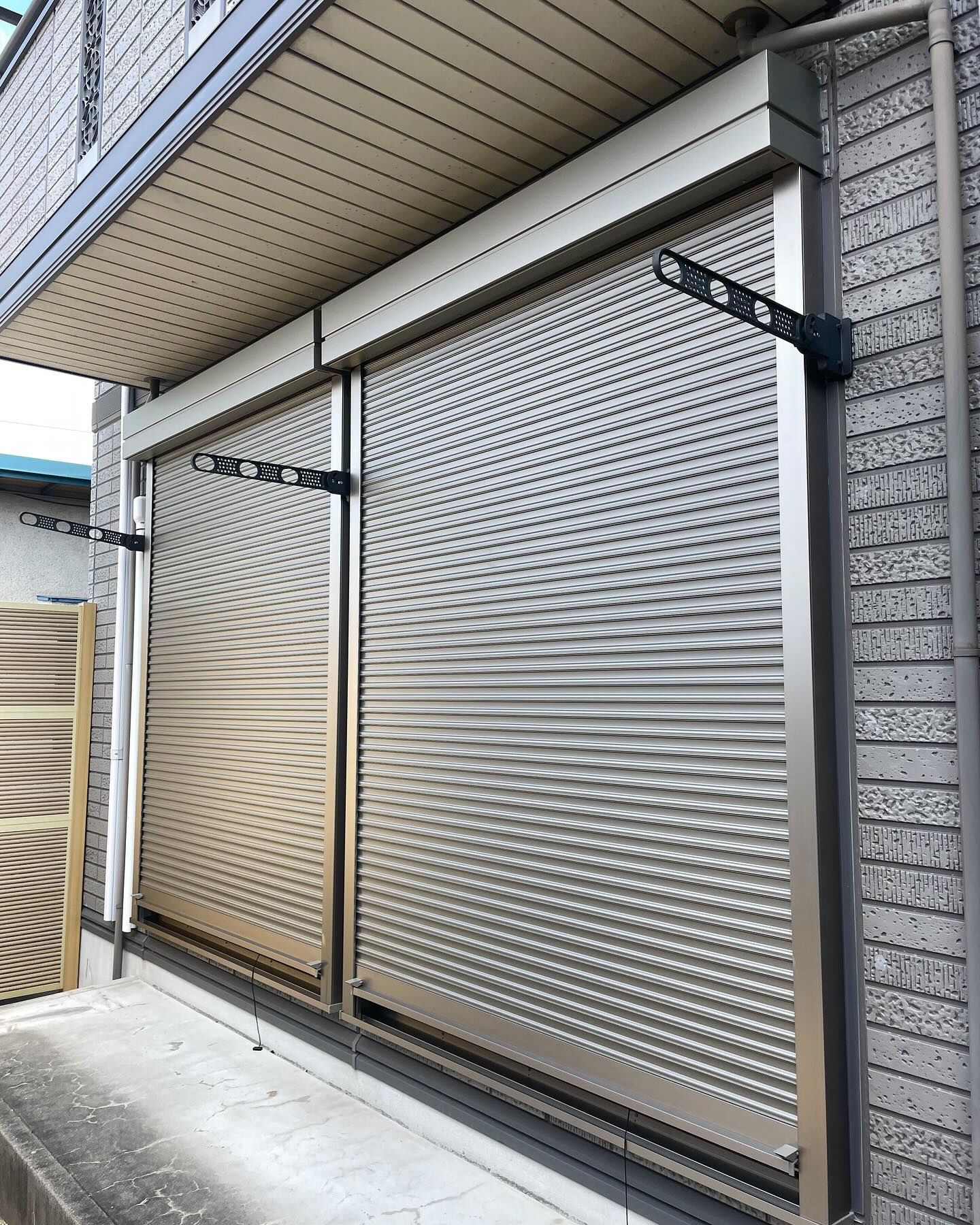 四日市市で窓シャッター二カ所取替を行いました