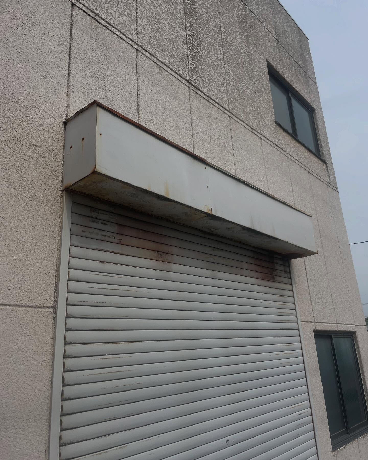 今日は軽量バランスシャッターの取替を行ってきました