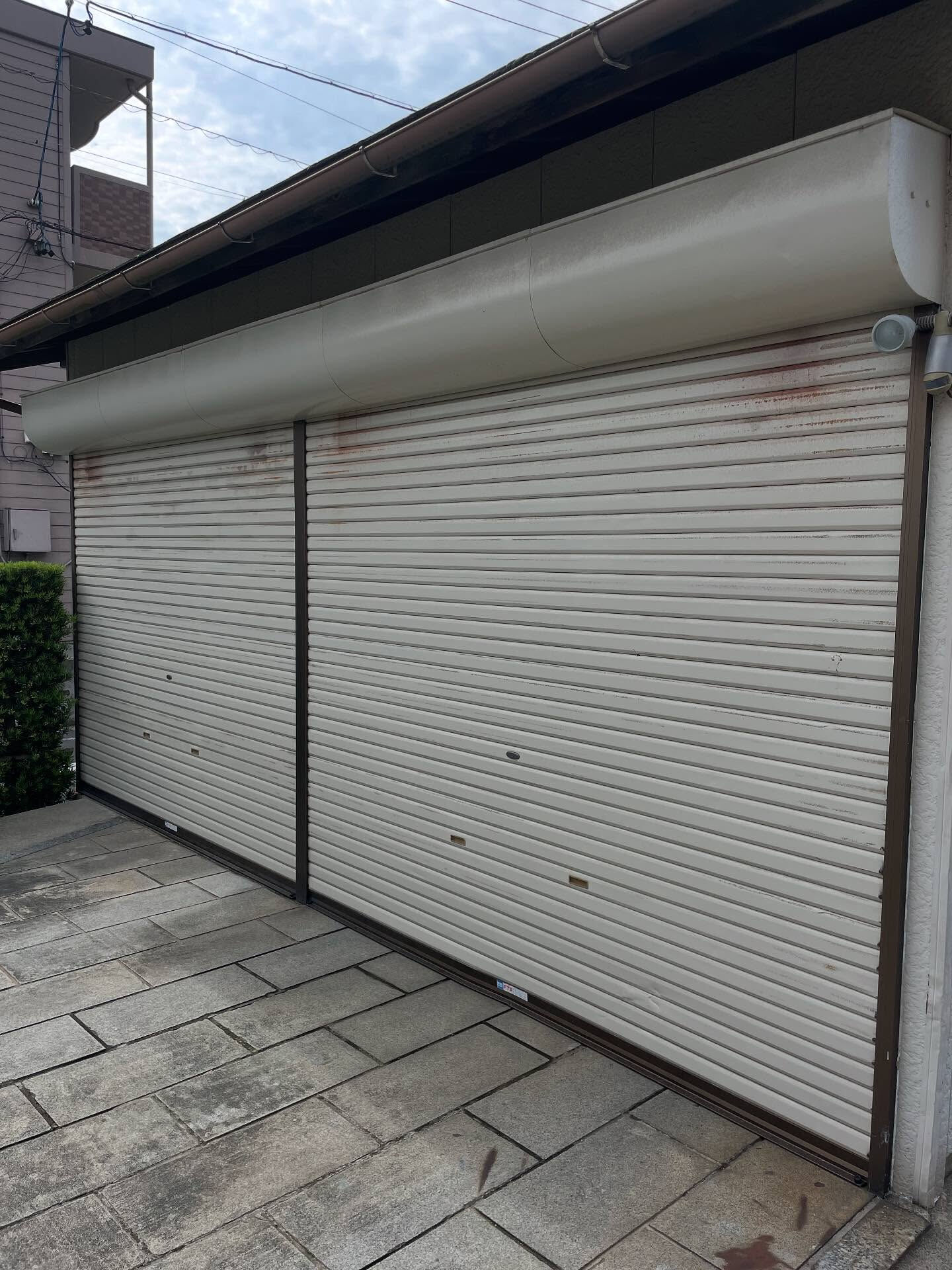 長年お使いいただいたシャッターの取り替え作業を無事に完了しま