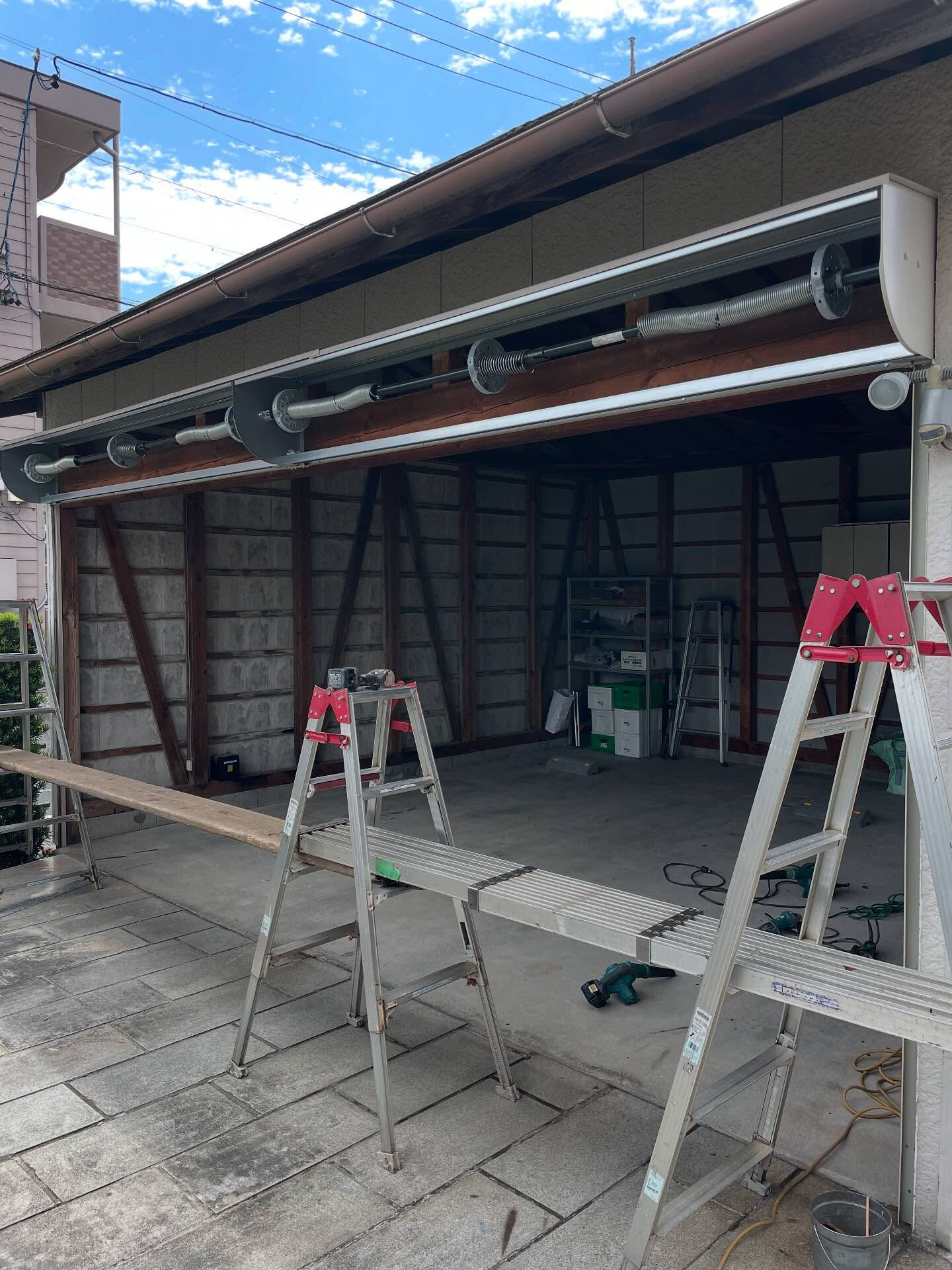 長年お使いいただいたシャッターの取り替え作業を無事に完了しま