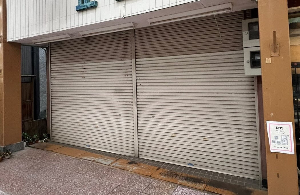 古くなったシャッターを新しいものに取り替えさせていただきまし