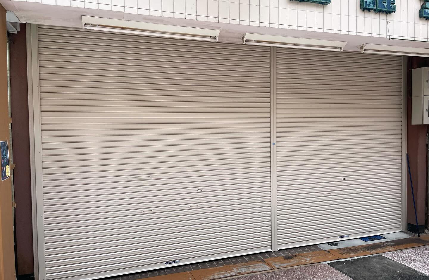 古くなったシャッターを新しいものに取り替えさせていただきまし