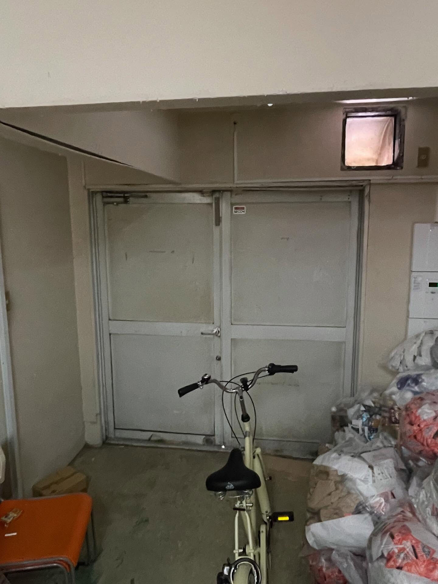 お客様の大切な住まいの安全性をさらに高めるためドアの内側にシ