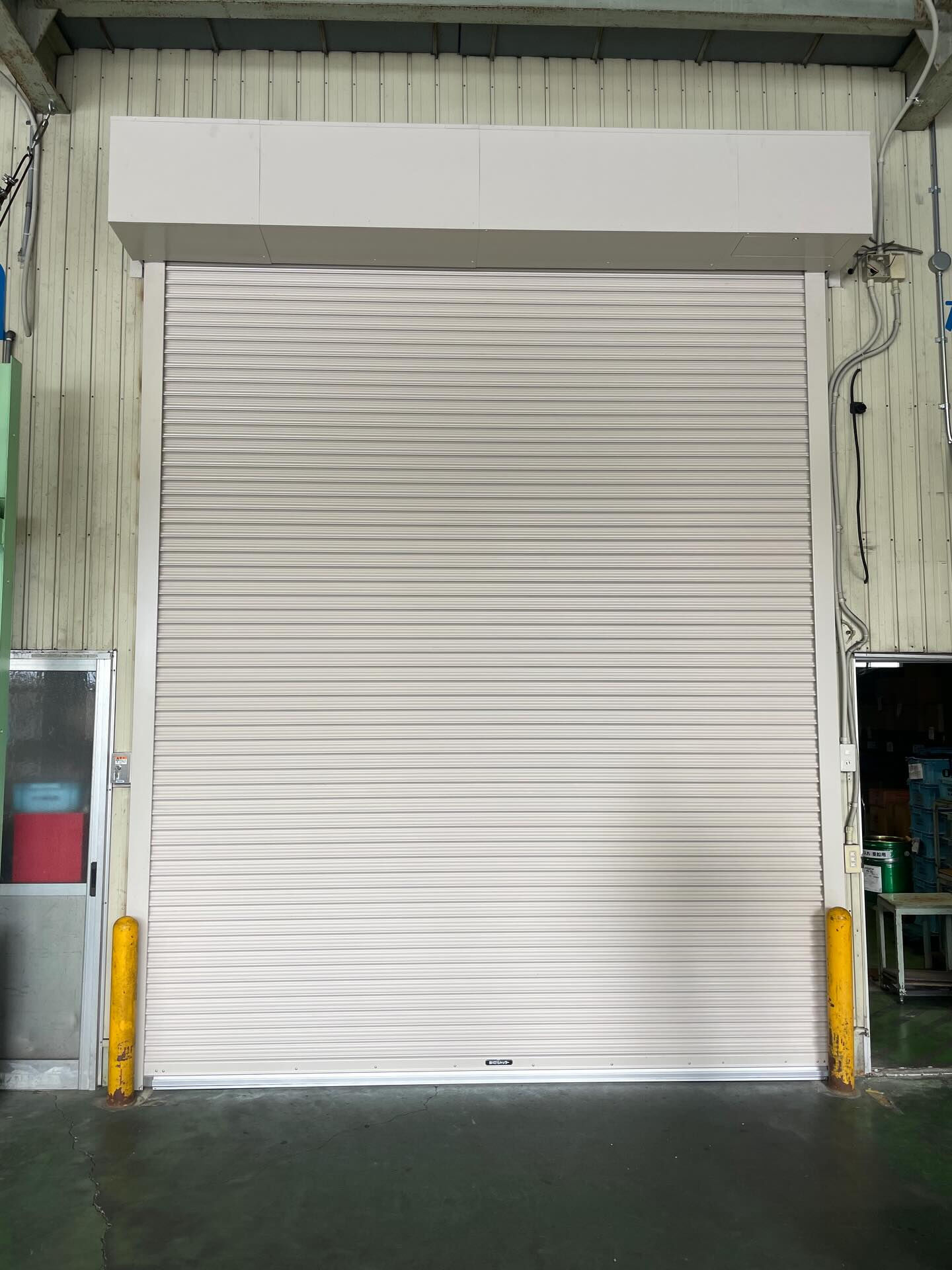 今回はブロードタイプのシャッターの取替をさせていただきました